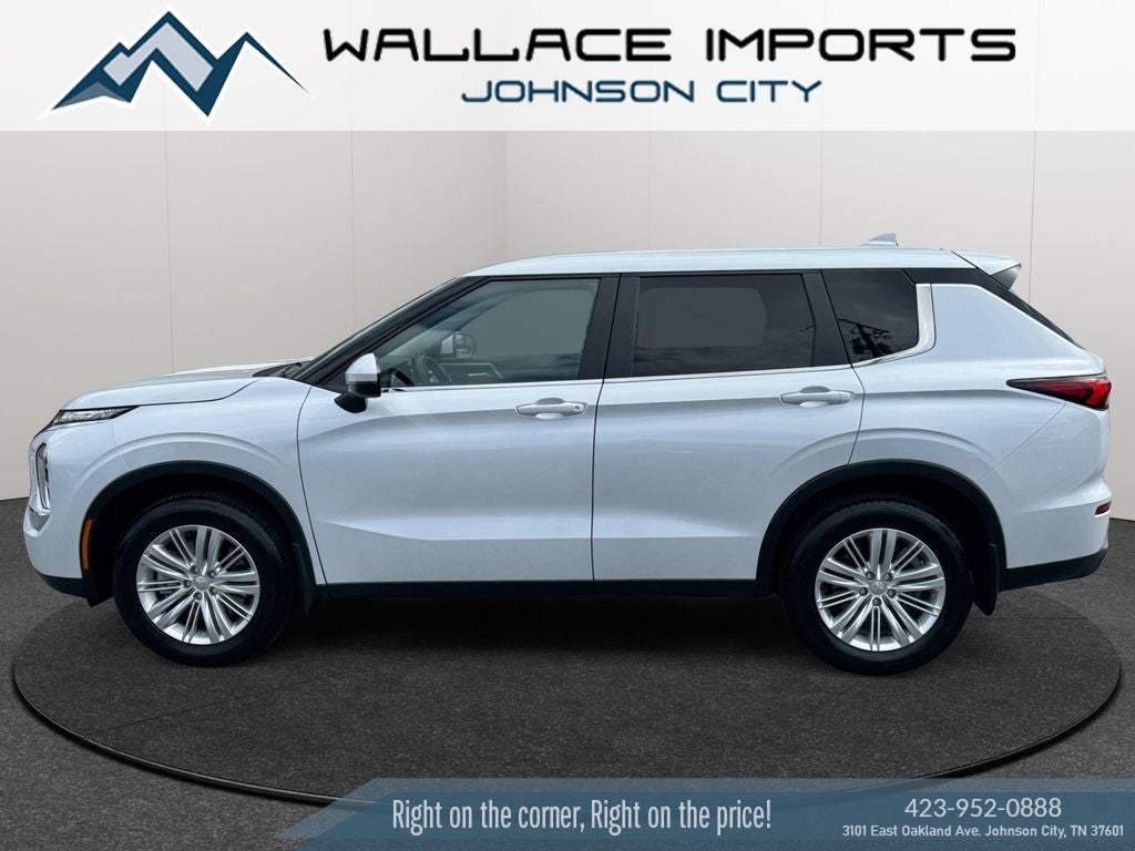 2024 Mitsubishi Outlander ES in White Diamond — front three-quarter view