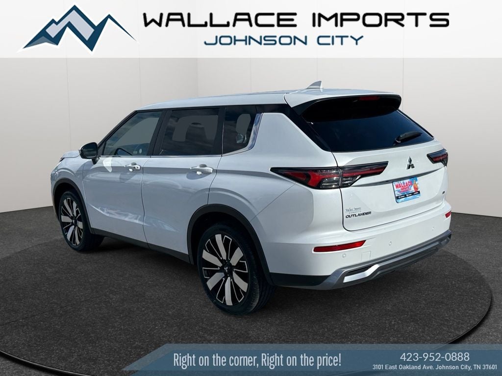 2025 Mitsubishi Outlander — rear three-quarter view
