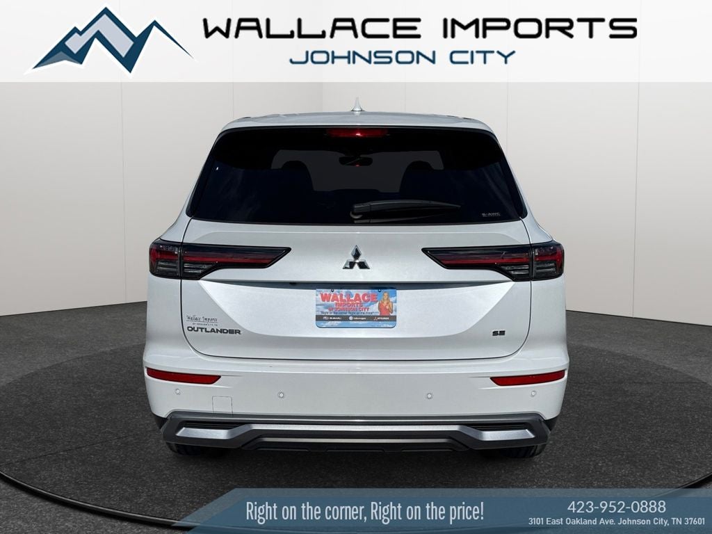 2025 Mitsubishi Outlander — interior view